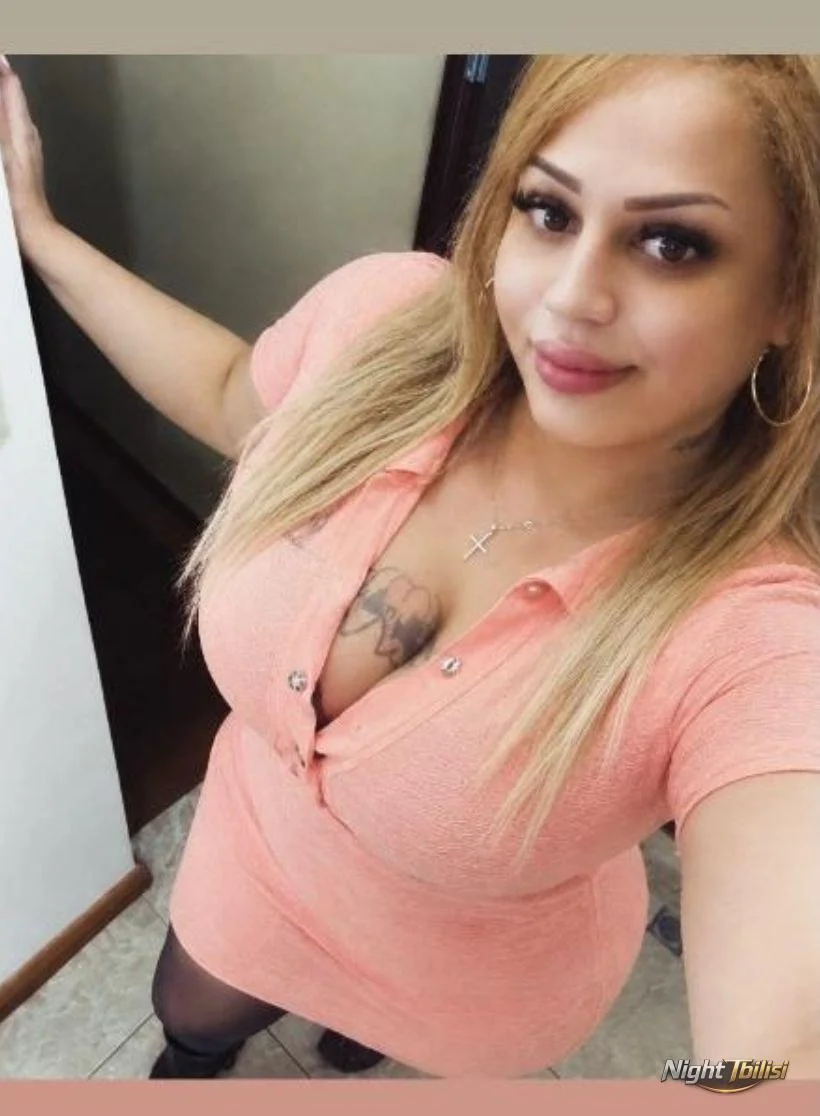 Jennifer is a sex symbol 1